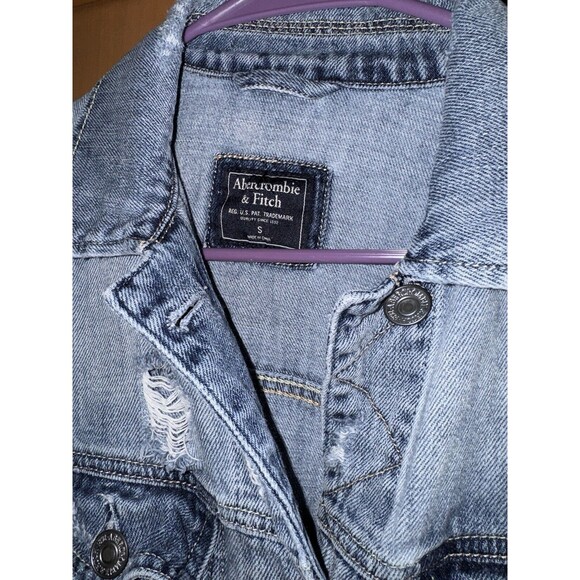 Abercrombie & Fitch Distressed Jean Jacket Size Small Womens Long Sleeve - Picture 4 of 8